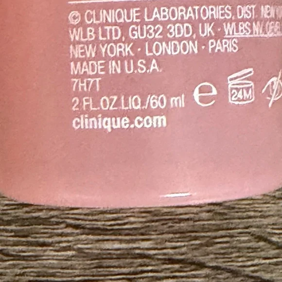 Clinique Travel Size 3 piece Skincare Set - Picture 4 of 5